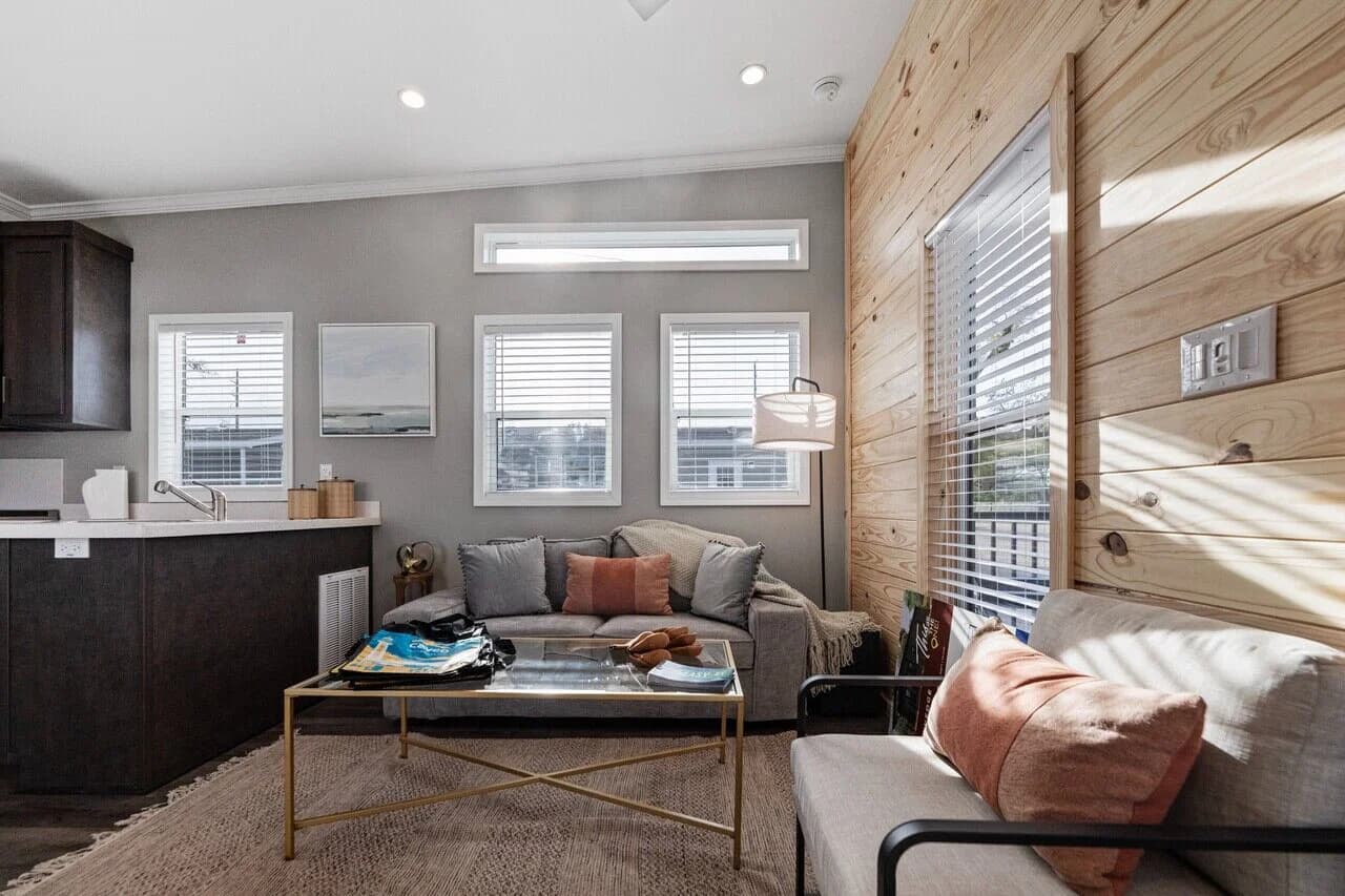 Wedge 13442s interior home features