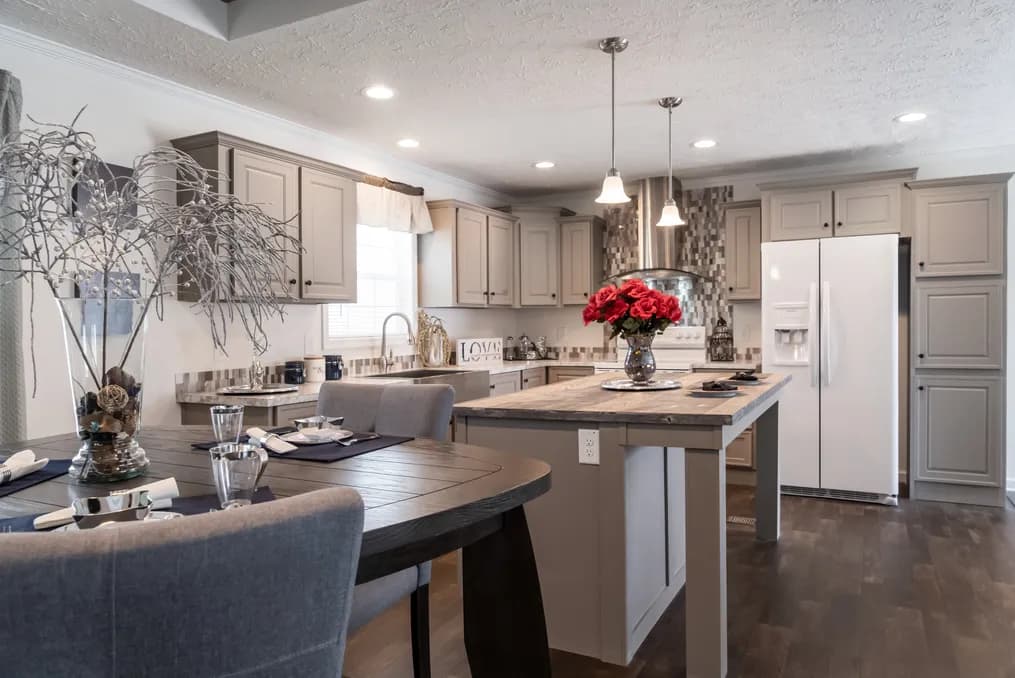 Park avenue kitchen home features