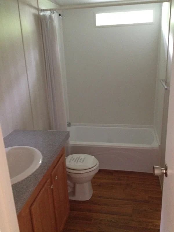 Zack 2840 bathroom home features